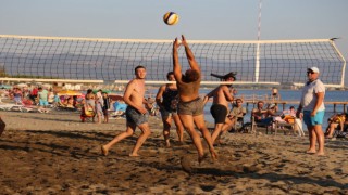 Edremit sahilleri plaj voleybolu ile renklendi