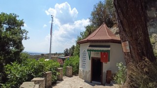 Edremitte Şıp Şıp Dede Türbesi ilgi görüyor