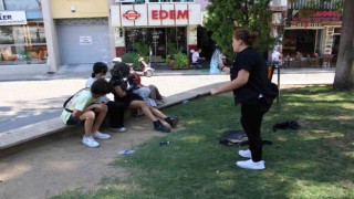 Efelerde sıcak hava bunalttı, vatandaşlar gölgelere akın etti