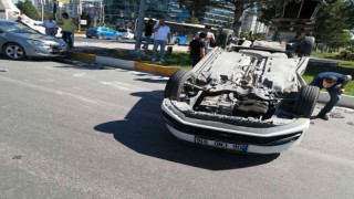 Elazığda iki otomobil çarpıştı biri ters döndü: 1 yaralı