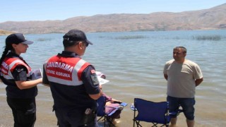 Elazığda jandarma ekipleri, vatandaşları suda boğulmalara karşı bilgilendirdi