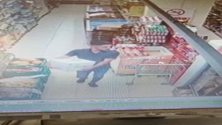 Elini kolunu sallayarak 700 TL değerinde yağ çaldı