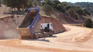 Elmalı Yuva Mahallesi yayla yolunda yenileme çalışmaları tamamlanıyor