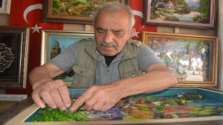 Emekli öğretmendi, şimdi rölyef ustası oldu