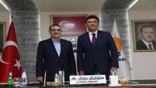 Enerji ve Tabii Kaynaklar Bakanı Dönmez AK Parti Eskişehir İl Başkanlığını ziyaret etti