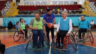 Engelli sporcularla farkındalık maçı yaptılar