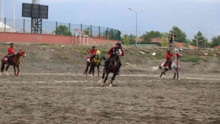 Erzincanda ata sporu cirit yaşatılıyor