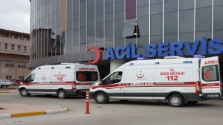 Erzincanda kavgaya müdahale eden polis bacağından bıçaklandı