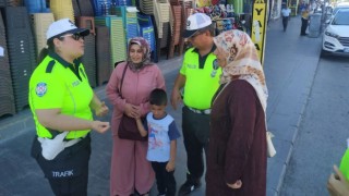 Erzincanda trafik ekipleri yayaları bilgilendirdi