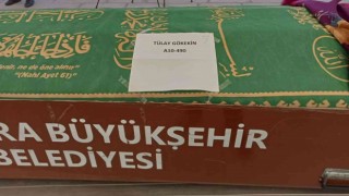 Eşi tarafından katledilen kadının ailesi, cani kocanın soyadını kızlarının tabutuna yazdırmadı