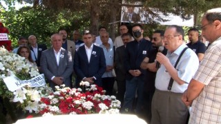 Eski Bakan Mehmet Moğultay mezarı başında anıldı