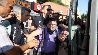 Eskişehirde izinsiz LGBT yürüyüşüne polis müdahalesi: 10 gözaltı