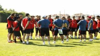 Eskişehirspor Teknik Direktörü Biçer: “Onur Arının şu an gitmesi söz konusu değil”