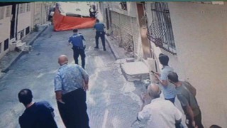 Evini ateşe verip balkondan atlayan genci itfaiyecinin ani refleksi kurtardı
