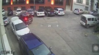 Eyüpsultanda hırsızlar park halindeki araçlara dadandı