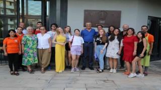 Farklı milletlerden gençler yemek kültürlerini yarıştırdı
