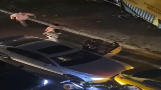 Fatihte bir sürücü otomobiliyle çarptığı taksiciyi bıçakladı