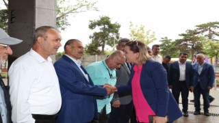 Fatma Kaplan Hürriyet, pazarcı esnafı ile bayramlaştı