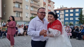 Fedakar baba kızının düğün hayalini gerçekleştirdi