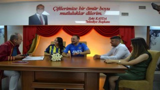 Fenerbahçeliler Gününde Fenerbahçe formasıyla nikah masasına oturdular