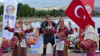 Festivale halk oyunları ekipleri damgasını vurdu