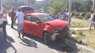 Fethiyede iki otomobil çarpıştı: 4 yaralı