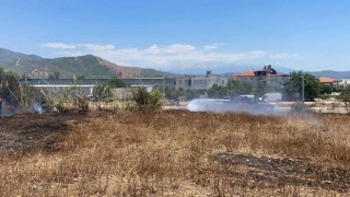Fethiyede tarım arazisinde çıkan yangın büyümeden söndürüldü