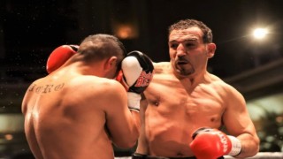Fırat Arslanın rakibi havlu attı