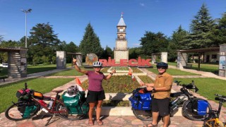 Fransa ve Polonyadan bisikletleriyle yola çıkan turistler Bilecike vardı