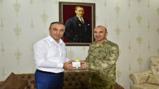 Garnizon Komutanı Ayhan, Kilise veda etti