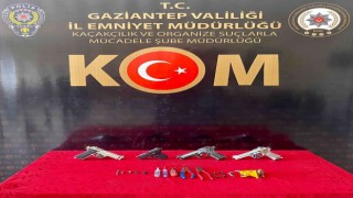 Gaziantepte kuru sıkı tabancaların gerçek tabancaya çevrildiği ikamete baskın