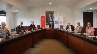 Gençlere ‘Üniversite İzmirde Yaşanır çağrısı