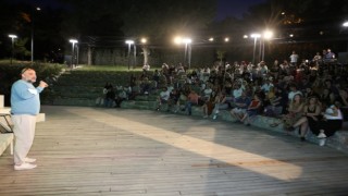 Gençlik Tiyatrosu ilk oyunuyla alkışları topladı