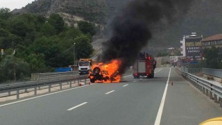 Gümüşhanede seyir halindeki cip alev alev yandı