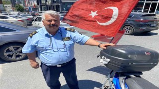Güngörende Türk bayrağını motosikletin üstünden alan kişiyi sopayla kovaladı