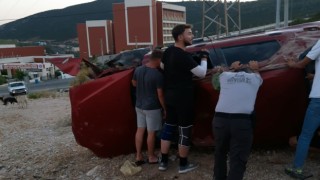 Hastane yolunda kaza; 2 yaralı