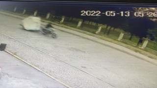 Hırsızlar yırtık monttan yakalandı