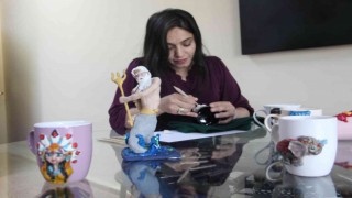 Hobisini mesleğe dönüştüren 2 çocuk annesi, aile ekonomisine katkı sağlıyor