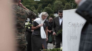 Hollandadan 27 yıl sonra Srebrenitsa kurbanlarının ailelerinden özür