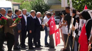İçişleri Bakan Yardımcısı Ersoy evlat nöbetindeki ailelerle bayramlaştı
