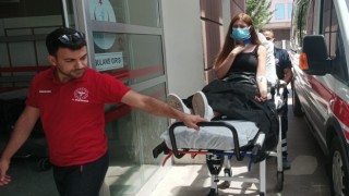 İki otomobil çarpıştı: 2 yaralı