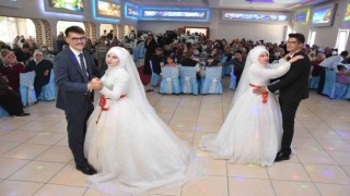 İkiz kız kardeşler, ikizlerle evlendi: Çifte düğünle dünya evine girdiler