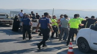 İnsan dolu kamyonet trafikten men edilince ortalık karıştı
