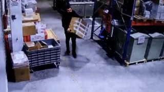 İstanbulda İSBAKta hırsızlık kamerada: Çalıştığı firmayı soydu