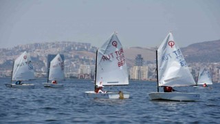 İzmir Körfez Festivalinde renkli görüntüler