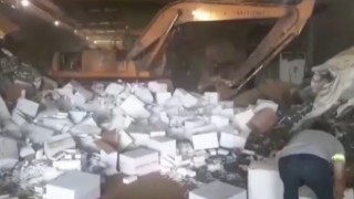 İzmirde 100 milyon liralık kaçak ve sahte ürün ele geçirildi
