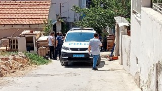 İzmirde hareketli dakikalar: Bir kişi karısını bıçakla rehin aldı