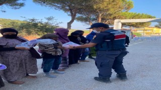 İzmirde jandarma ekipleri 447 göçmen yakaladı