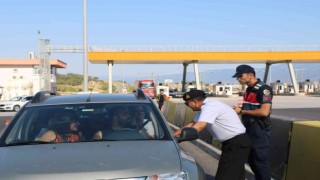 İzmirde jandarma ekipleri bayramda trafik denetimlerini arttırdı