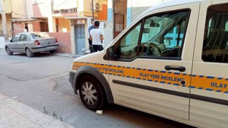 İzmirde karısıyla ilişkisi olduğunu düşündüğü genci öldüren zanlı tutuklandı